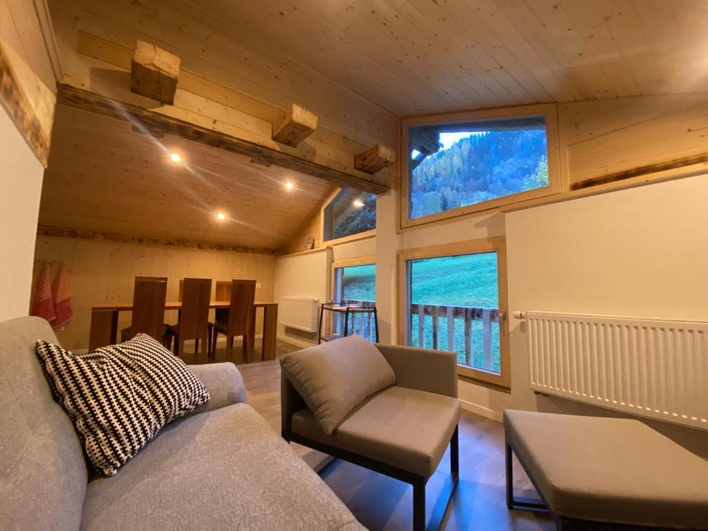 Chalet Baergstaeger ラウターブルンネン エクステリア 写真